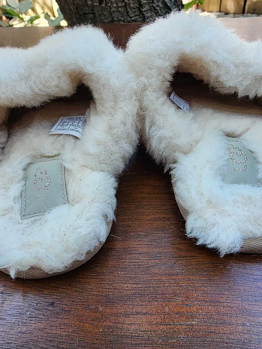 UGG Scuffette II Metallic Sparkle Gold Slippers Size [6]